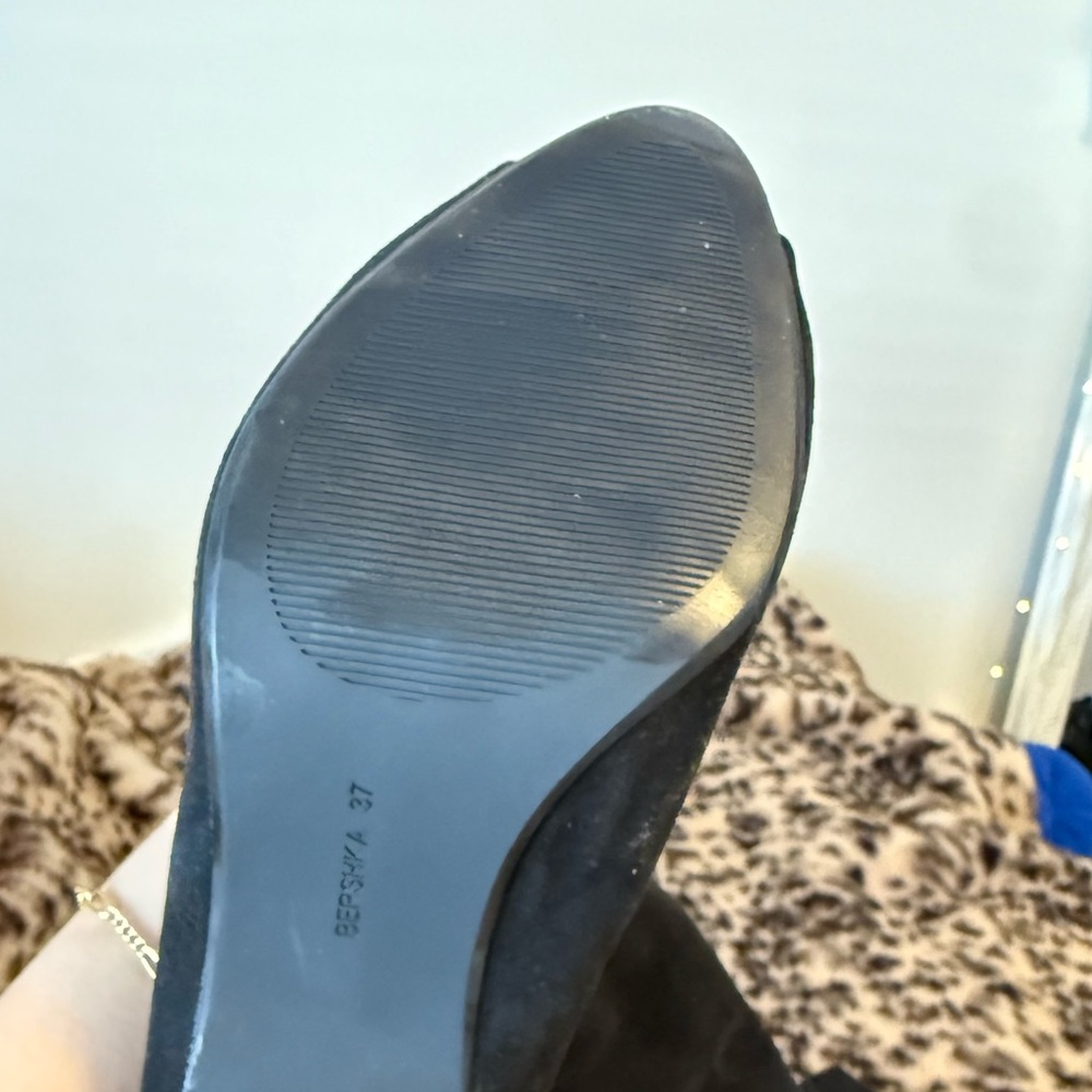 BERSHKA Suede kitten heel boots - Picture 3 of 4